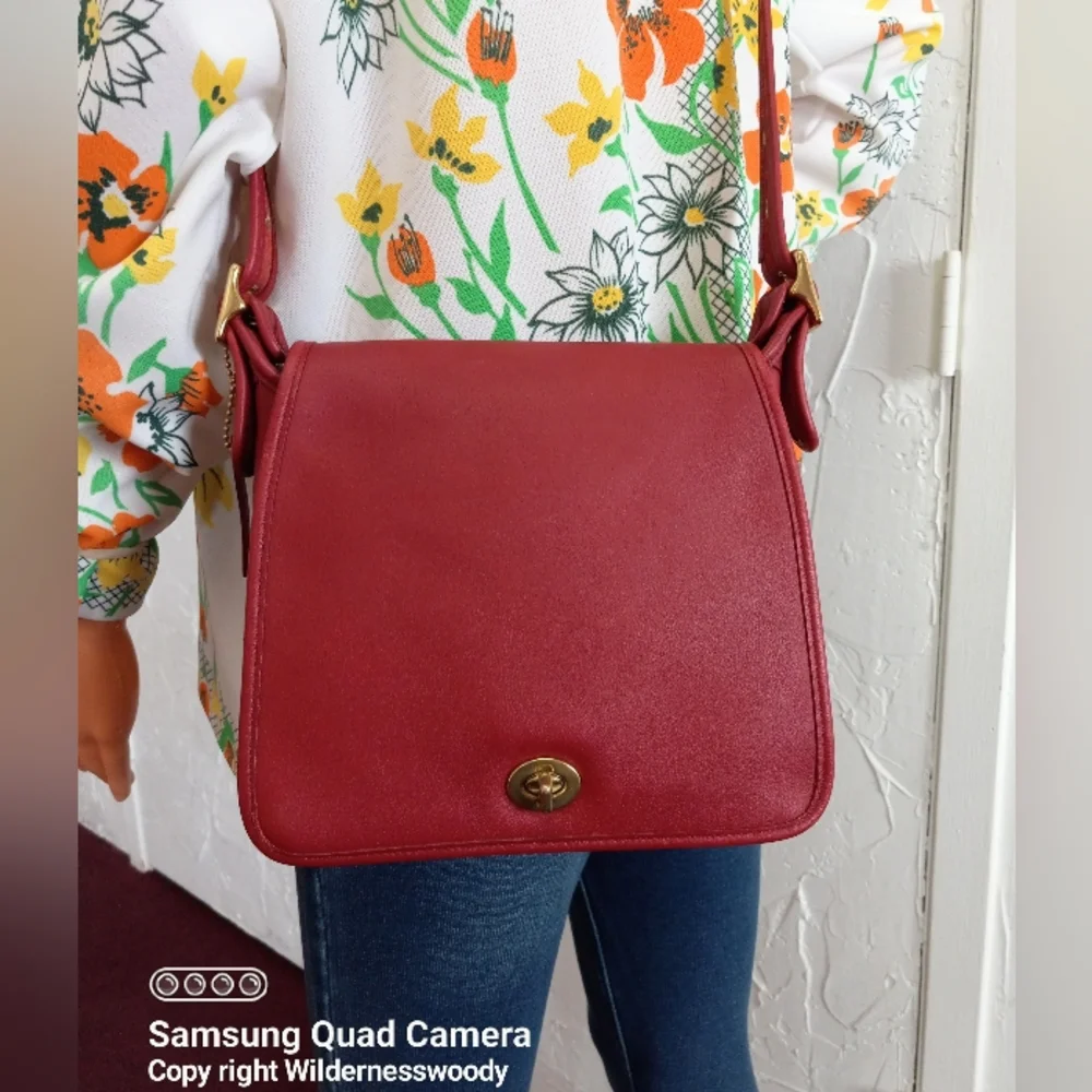Coach Legacy Companion Flap #9715, 2001. Turn Lock, Crossbody, Red/Bordeaux - Picture 3 of 16